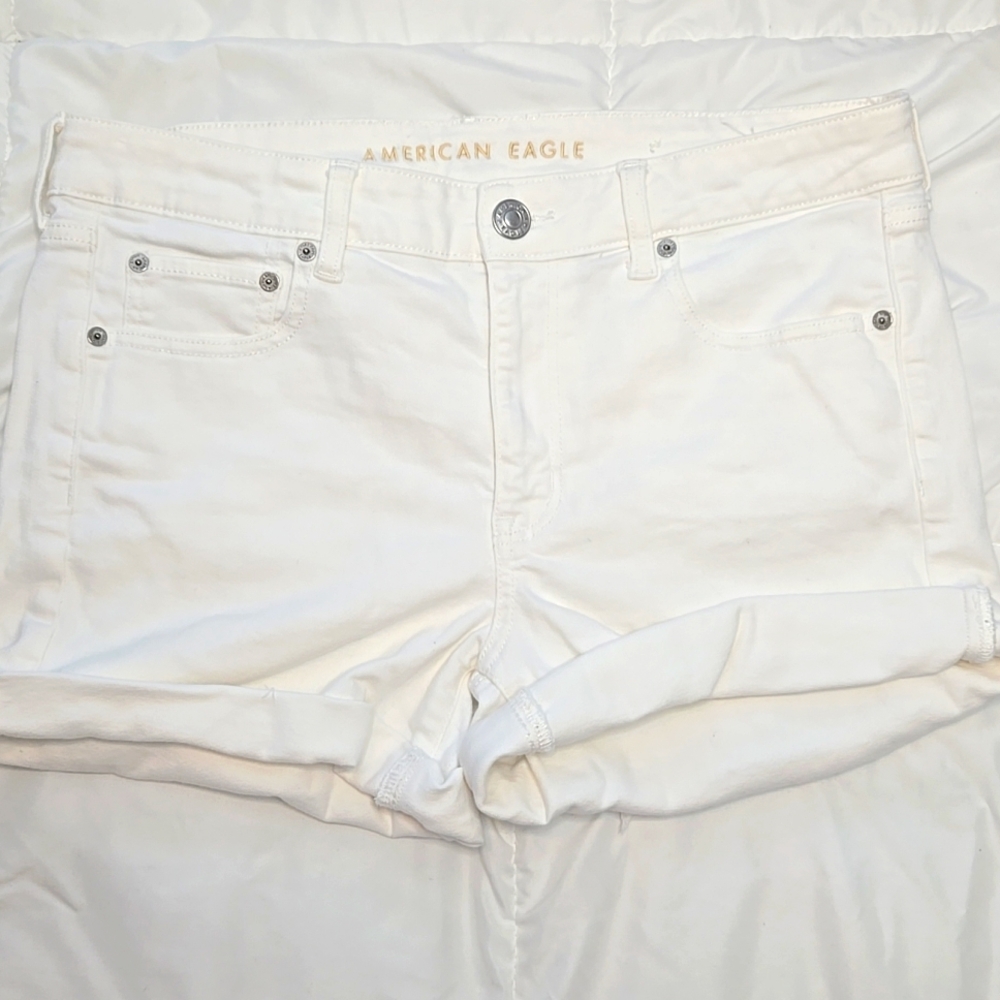 🍉 American Eagle Midi White Shorts 12